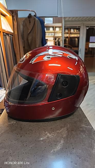 112 mator: Tam üzlü motosiklet dəbilqəsi – qırmızı metalik rəng, üzərində qrafik — 3