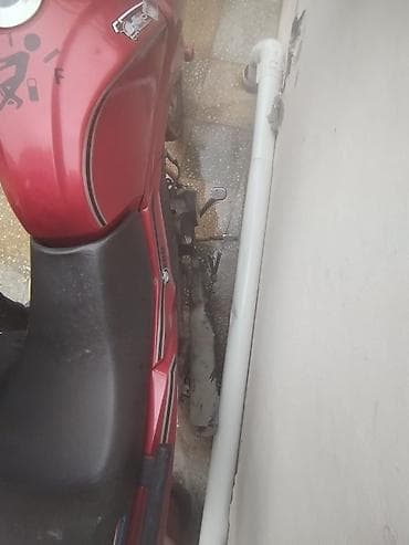 iki teker motor: Məhsul: Qırmızı rəngli yol motosikleti Xüsusiyyətlər: - Korpus — 1