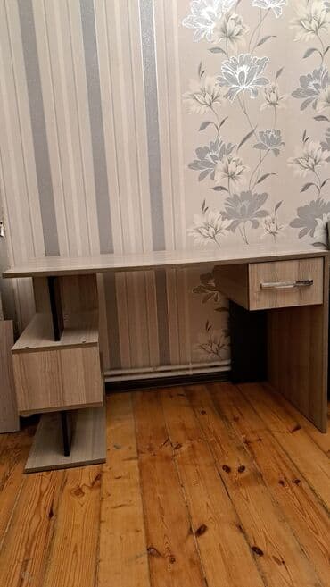 Yeni, İşçi üçün, Dördbucaq masa