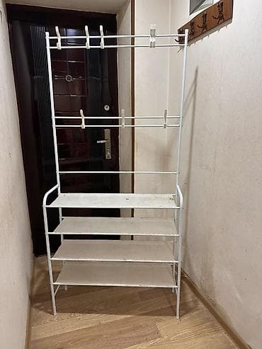 Paltar və ayaqqabı yığmaq üçün asılqan. Çox az istifadə olunub