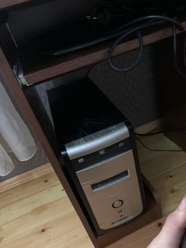 Masaüstü kompüterlər və iş stansiyaları: Salm İdeal vəzyətdədir windows 7dir dəişib 10 etmək lazımdır. Yaddaş — 8