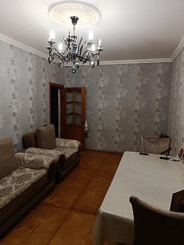 qebele ev: Qaraçuxur qəs. 3 otaqlı, 70 kv. m, Orta təmir — 2