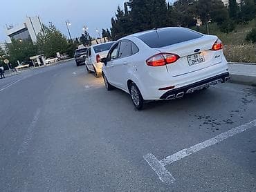 diffuser: Ford Fiesta sedan – ağ rəng, 4 qapı, kompakt sinif. Xarici — 2