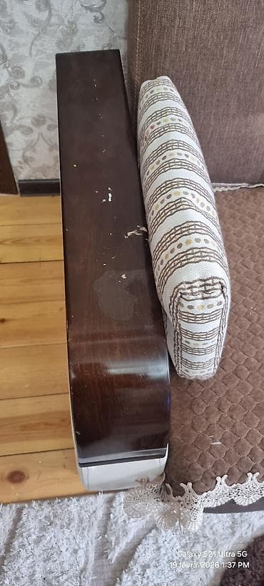 bufet: Şüşə vitrin bufet - Material: Ön və yanlar tam şüşə, karkas MDF/taxta — 3