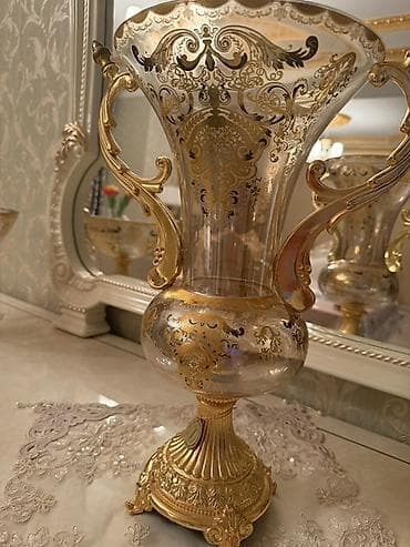 şirniyyat vitrin: Qızılı naxışlı dekorativ vaza və meyvə qabı dəsti - Tərkib: 1 ədəd — 4