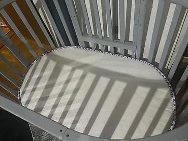 tarsofka boya: Oval formalı uşaq beşiyi - Material: taxta karkas, boz rəngli boya — 1
