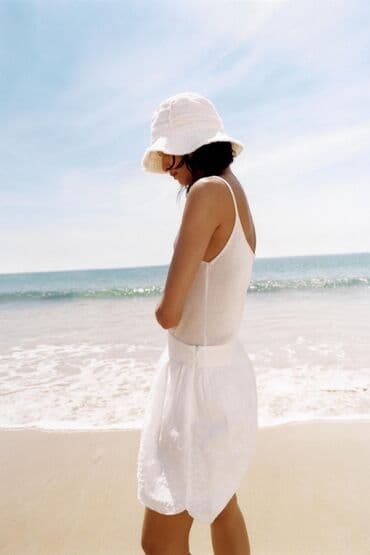 məktəbli çantaları 2021: Zara Ağ rəngli, qısa ətək naxışlı tezedir — 7