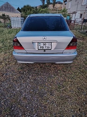 prius qapi: Model: Mercedes-Benz C-sinfi sedan (W202) Kuzov: 4 qapı, gümüşü rəng — 4
