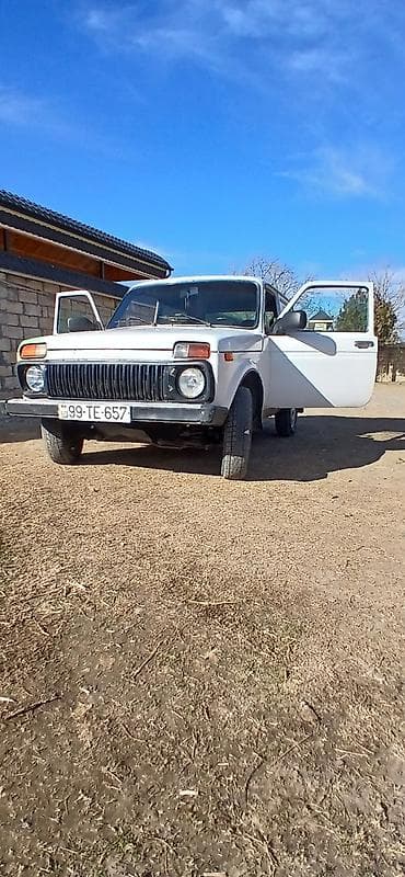 VAZ (LADA) 4x4 Niva: 1.7 l | 1983 il 280000 km Sedan