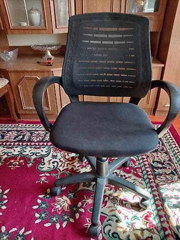 stul plastik: Ofis/kursi kreslosu - Rəng: qara - Material: nəfəsalan mesh arxa — 1
