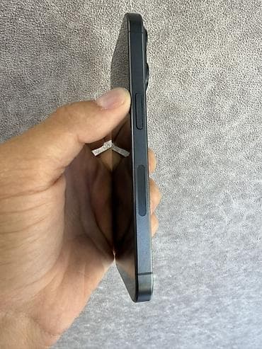 ucuz macbook pro: IPhone 15 Pro, 128 GB, Qara — 2