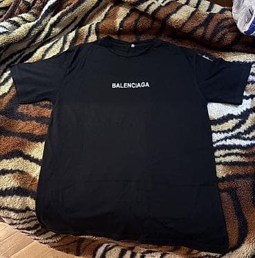 qara botinkalar: Balenciaga qara T‑shirt - Rəng: qara - Ön hissə: mərkəzdə ağ — 1
