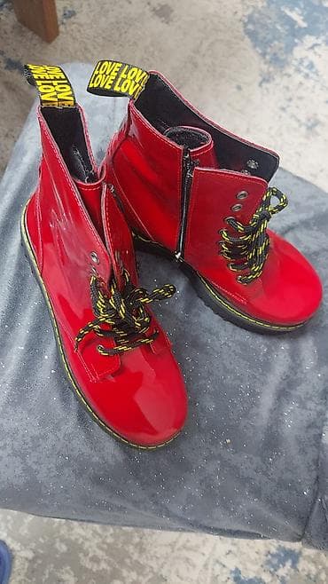 qəlyan ucuz: Qırmızı laklı platforma botlar - Parlaq laklı üst səth, asan — 2