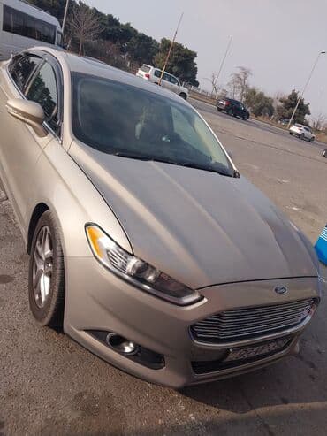 Ford Fusion SE sedan - Kuzov: 4 qapılı sedan, gümüşü rəng - Mühərrik