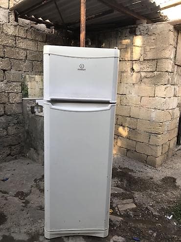 Elektronika: İşlənmiş 2 qapılı Indesit Soyuducu Satılır, rəng - Ağ — 1