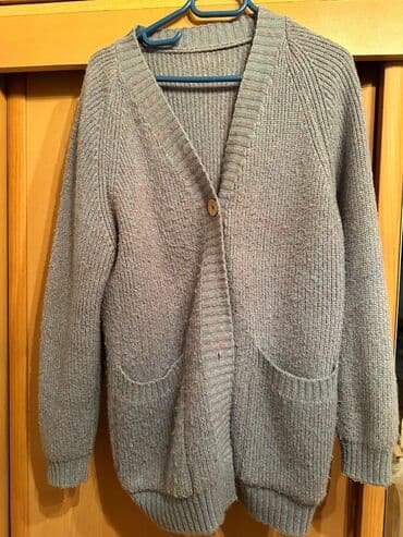 qadın üçün toxunma kardiqanlar: Тёплый кардиган с двумя пуговицами и карманами в хорошем состоянии — 1