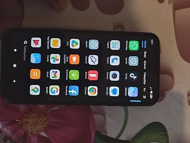 telefon satsi: Xiaomi Redmi smartfon - Model: Redmi (ardasında “48MP AI Camera” — 4