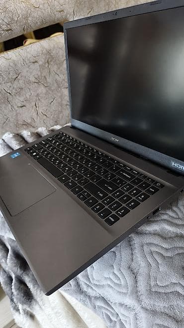 macbook pro 2017: Acer noutbuk – 15.6" ekran, tam ölçülü klaviatura (ayrılmış rəqəm — 4