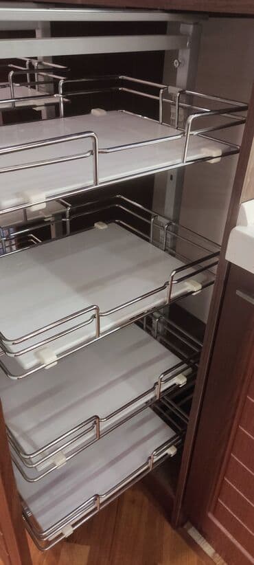 mətbəx rəfi: Mətbəx üçün mebelə qurulan polkalar. Dərinlik 55 hündürlük 105 qapaq — 4