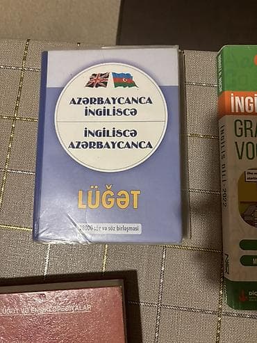 Lüğətlər: Məhsul: Kitab və dəftər toplusu Tərkib: - “Azərbaycança–İngiliscə / — 1