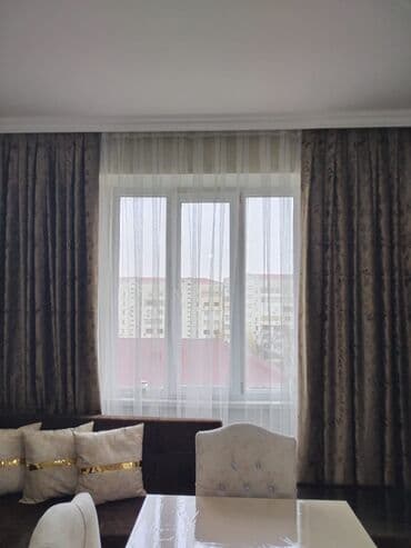 Qonaq otağı üçün pərdə dəsti Az istifadə olunub. İdeal vəziyyətdədir -