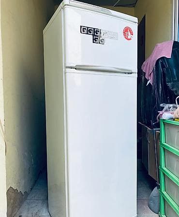 İki qapılı soyuducu - Üst qapı – dondurucu bölmə - Alt qapı – əsas