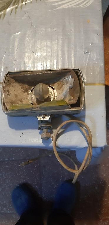 dumanı fara: Metall korpuslu köhnə tip avtomobil duman/fara proyektoru (floodlight) — 1