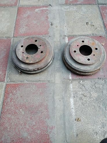 Nissan Sunny(yaponka)arxa apornu biri 40m(cutu 80)