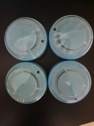 gunəş panelli kamera: Dörd ədəd ağ rəngli, dairəvi formalı tüstü detektoru. Hər bir — 1