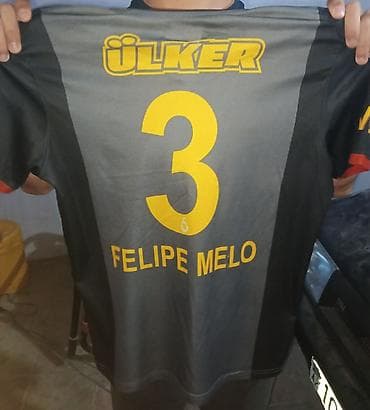 Futbolkalar: Satılır: Felipe Melo forması Felipe Melo forması satılır. Cəmi 2 dəfə — 1