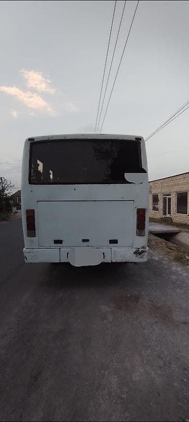 bolt sürücüsü: Marşrut/şəhərdaxili daşınma üçün orta ölçülü avtobus - Korpus: ağ — 4