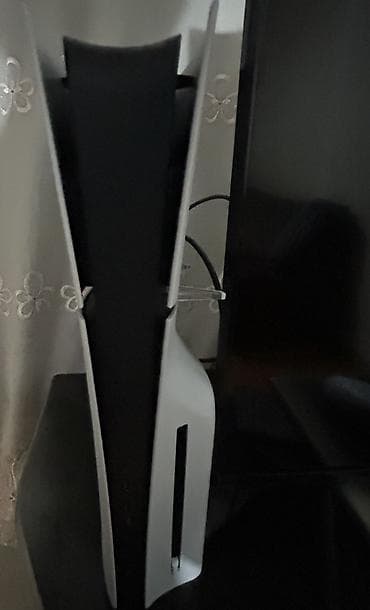 Playstation 5slim ideal vəziyyətdə satılır. Konsol çox səliqəli — 2