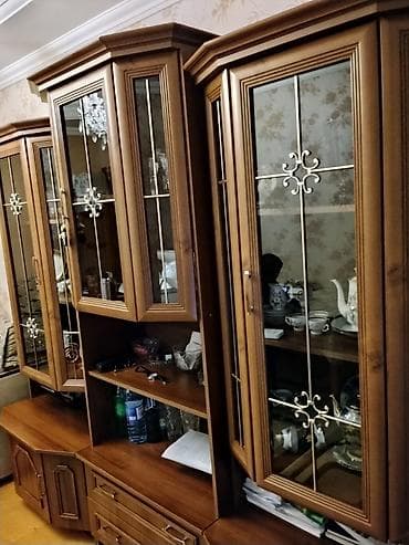 Klassik üslubda taxta vitrinli göyərti dəsti (qonaq otağı üçün sektion