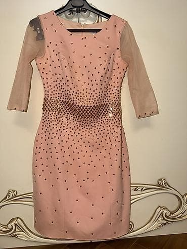 Pudra-çəhrayı rəngdə elegant ziyafət geyimi - Model: dar kəsim, dizə — 3