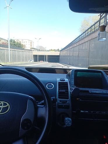 06 sekilleri cekmek: Toyota Prius (2-ci nəsil) hibrid hetçbek - Göy rəngli kuzov — 6