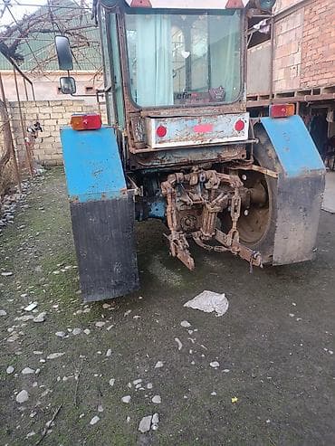 Kənd təsərrüfatı üçün universal təkərli traktor - Kabinəli, panoram