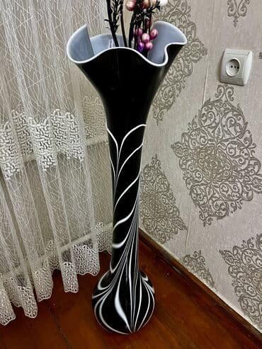 Fiqurlar: Bir vaza — 2