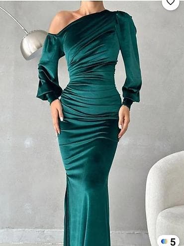 böyük bədən: Zümrüd-yaşıl rəngli, uzun, bədənə oturan ziyafət geyimi. - Material — 2