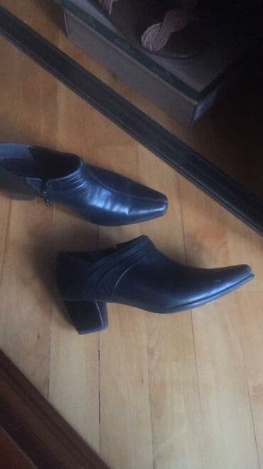 qadın botları: Ölçü: 39, rəng - Qara, İşlənmiş — 1