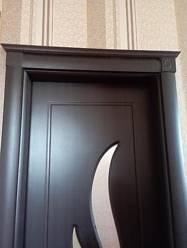 otaq qaplar: Qonaq otağı üçün İşlənmiş Otaq qapısı Tac ilə, Ünvandan götürmə — 2