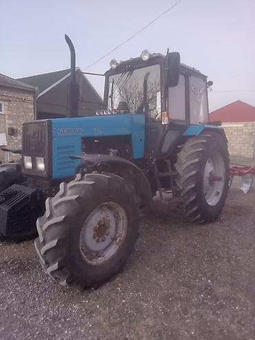 Motonəqliyyat: Belarus 1221 traktor - Güclü dörd silindrli dizel mühərrik, ön və — 5