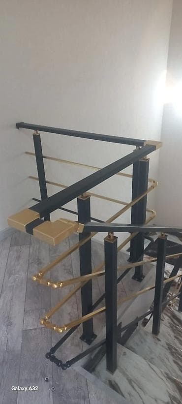 Müasir dizaynlı metal pilləkən məhəccəri - Material: polad