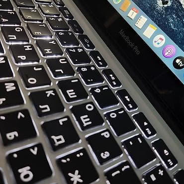 macbook air a2337: Makbuk pro 13/core i5/Ram 8GB/SSD 256 Şəkillərdə görünən, gözəl — 2