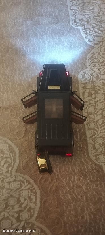 masin oyun: LED işıqlı musiqi çalan oyuncaqlı maşın - Korpus: qara rəngli SUV — 1