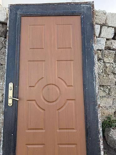 Qapı 120 AZN satılır Ölçü 1/2.20 sm çərçivədən çərçivəyə ünvan