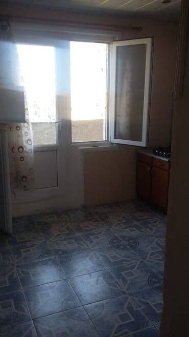 9 ci mikrorayon satilan evler: Bakı, 4 otaqlı, Köhnə tikili, 100 kv. m — 6