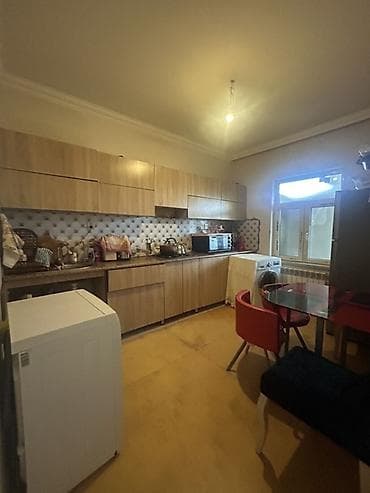 Комнаты: Hovsan kendde 3 otaqli ev satisa cixdi. sahesi 4 sotdur. geniş heyeti — 2