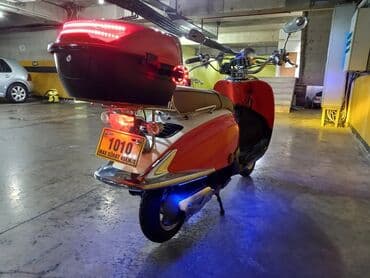 Motonəqliyyatın icarəsi: Retro üslublu skuter - Rəng: narıncı/ağ ikirəngli kuzov, xrom — 4