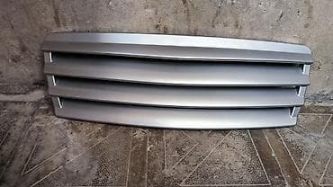 mercedes radiator: Mersedes w202 ön radiator barmaqlığı (gril) - Rəng: gümüş/boz - 4 — 1