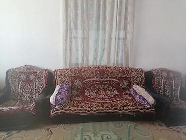 Klassik üslubda yumşaq mebel dəsti - Tərkib: 3 yerlik divan + 2 ədəd